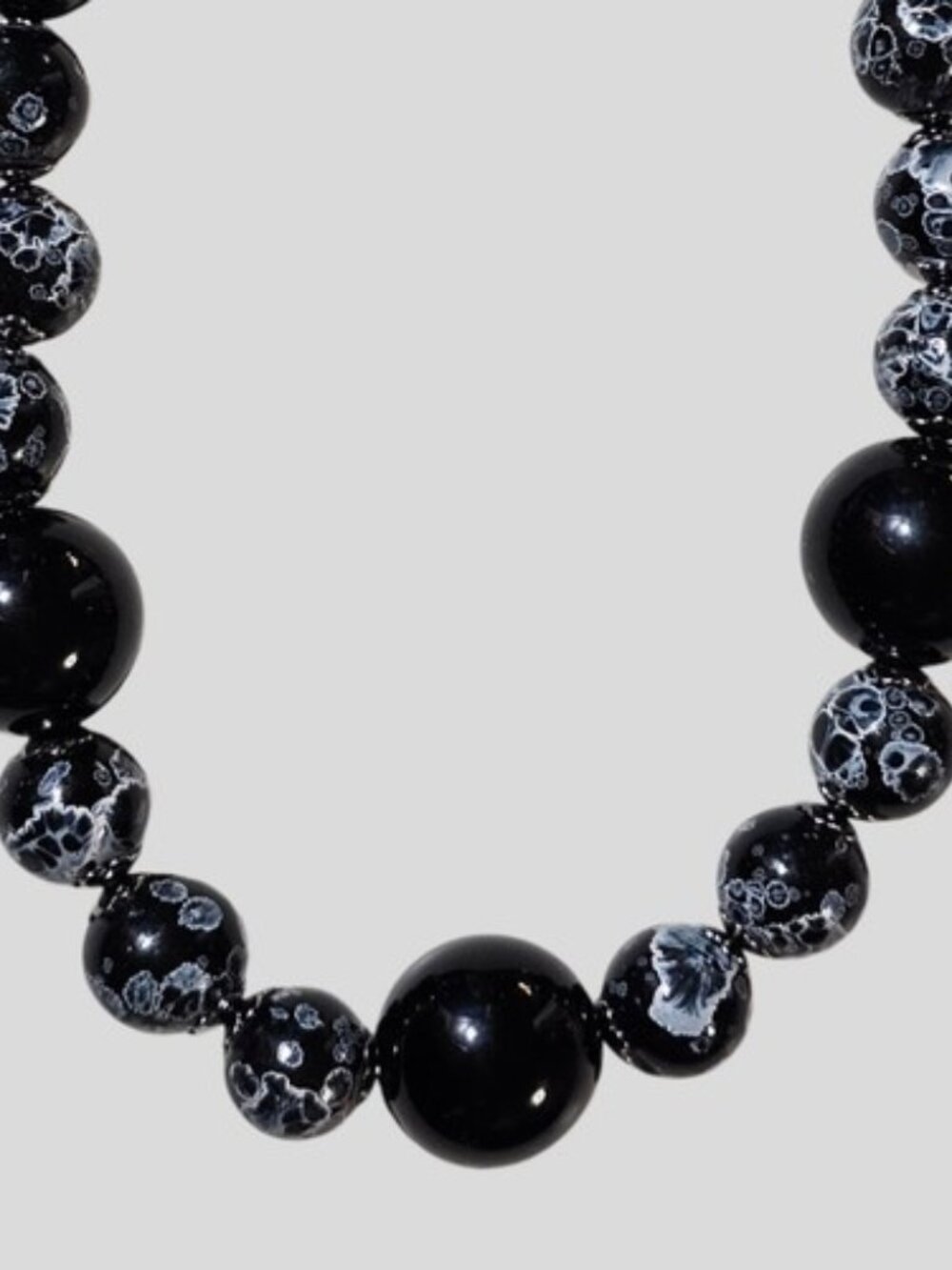 Black/White Swirl Design Glass Bead Single Strand Necklace 24" Long LNC - Picture 2 of 2